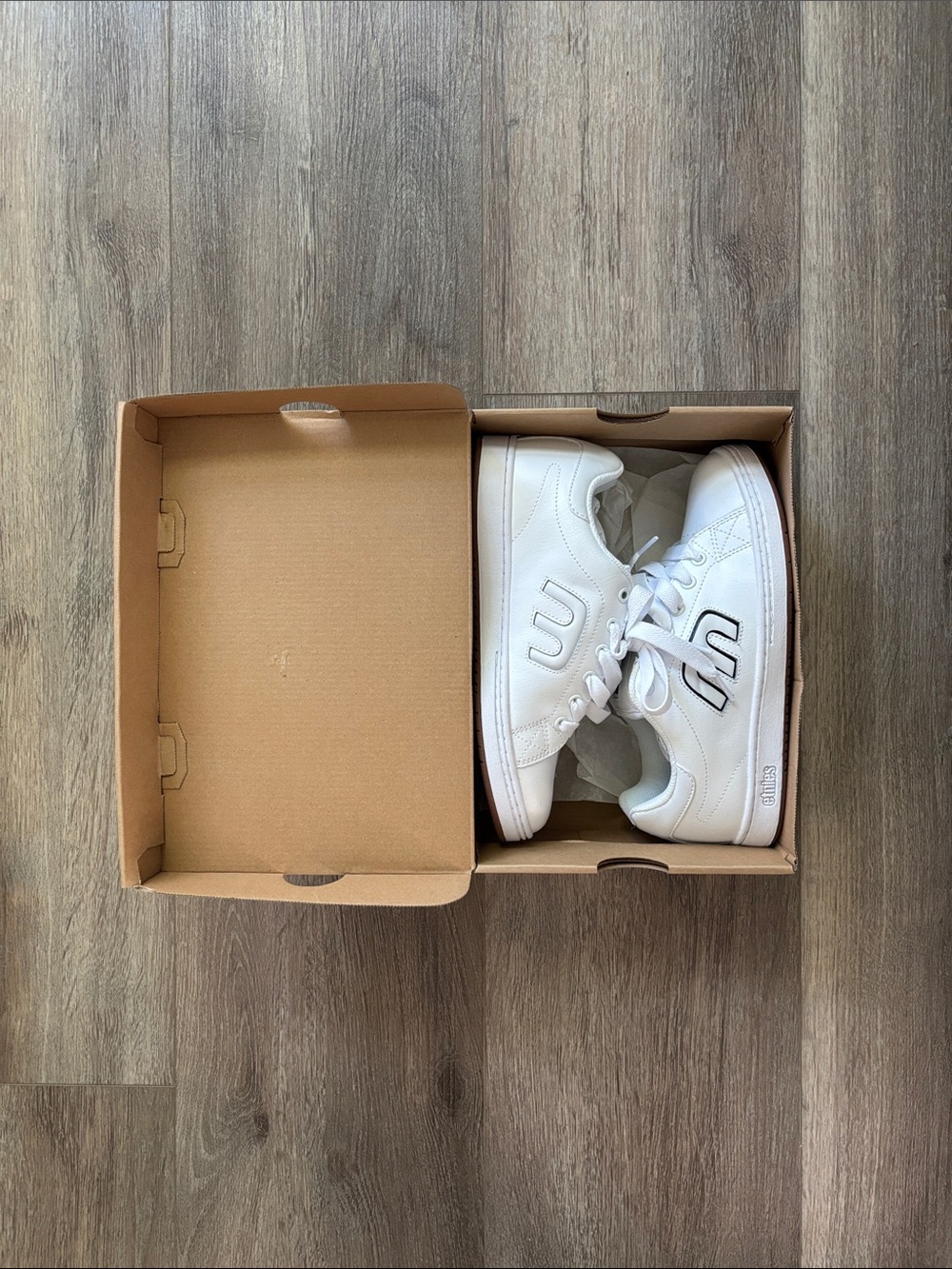 Classic White Etnies Sneakers with Side Logo